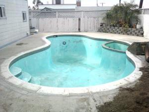 our San Mateo swimming pool removal experts are preparing a pool to be removed